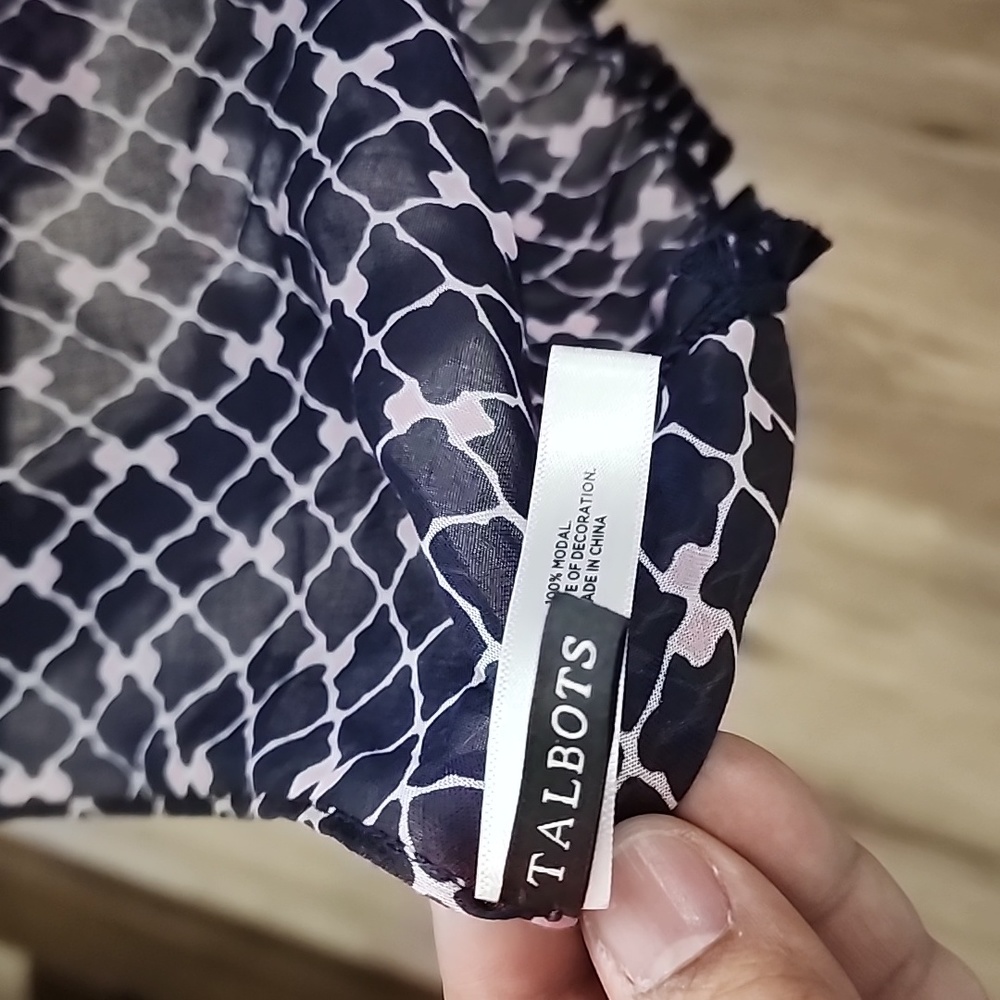 Talbots scarf - Picture 2 of 3